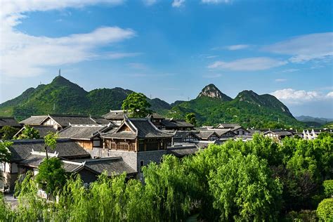  ¡Explora las Maravillas de la Montaña Qingyan en Guiyang! Un Oasis Natural Contemplaciones Espirituales