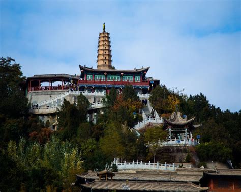 ¡Sumérgete en la historia y la belleza del Templo de las Ocho Pagodas en Lanzhou!