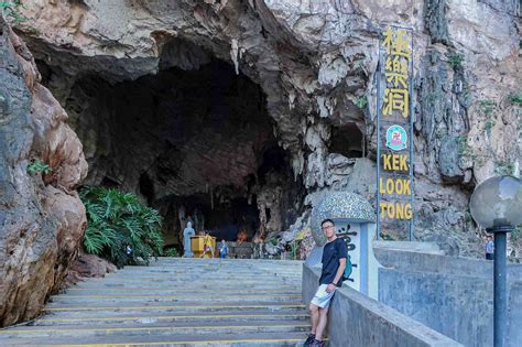 ¡Sumérgete en la Historia y la Belleza Natural del Kek Lok Tong! Cuevas sagradas con impresionantes estatuas de Buda