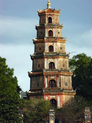 El Templo de Thien Mu: ¡Una Joya Histórica con Vistas Panorámicas en Hue!